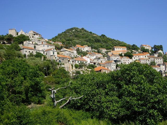 قرية لاستوفو